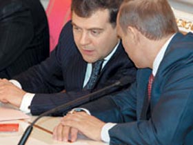 Дмитрий Медведев и Владимир Путин. Фото "Коммерсанта" (с)