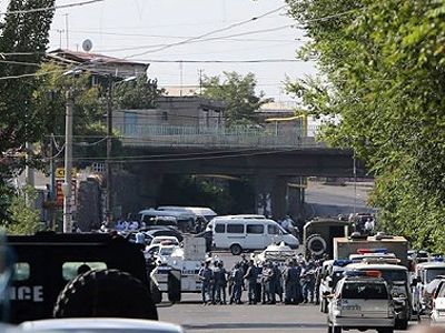 Захват полицейского участка в Ереване. Фото: eadaily.com