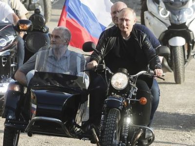 Путин без шлема на мотоцикле. Фото: i.mycdn.me