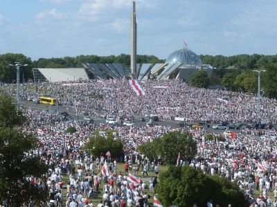 Акция против итогов выборов в Беларуси. Фото: Yauhen Yerchak / EPA